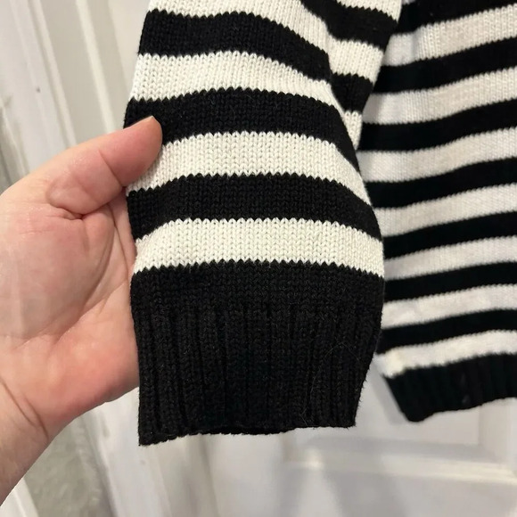 Forever 21 Natural Fiber Cotton Black And White Striped Boxy Sweater‎ Mod Style - Picture 3 of 4
